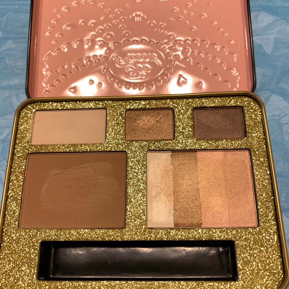 Too faced Beauty wishes and sweet kisses.